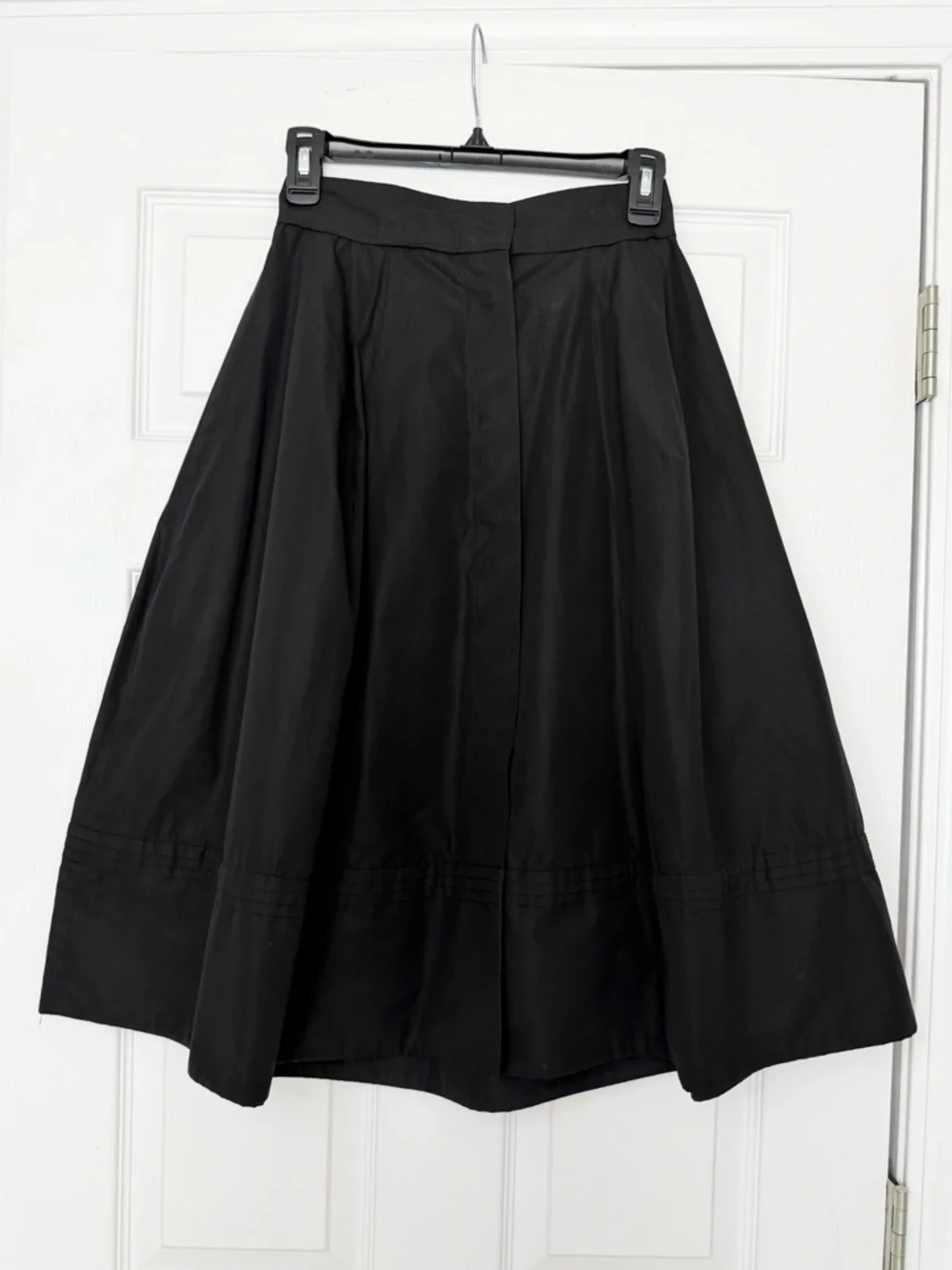 LV Louis Vuitton Size 36 • Black Knee Length Designer Skirt.